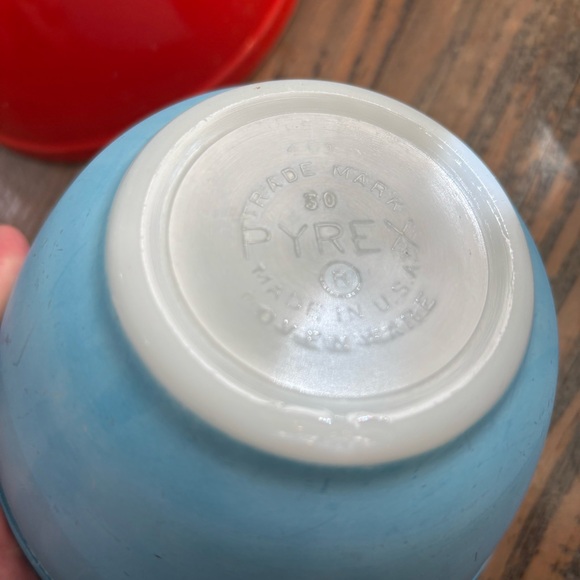 Pyrex 1945 Primary Colors Nesting Bowls Set of Five - Picture 6 of 11